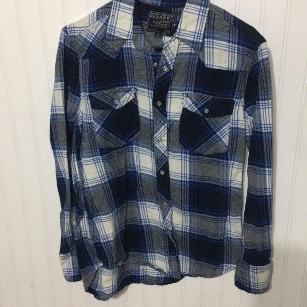 Blue and white long sleeve flannel w/ pearl snaps